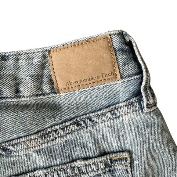 Abercrombie & Fitch Boyfriend Low Rise Distressed Light Wash Shorts - Women's 0 - Picture 5 of 7